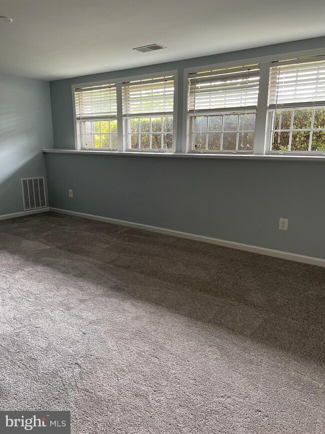 3381 Yost Ln unit 104, Dumfries, VA 22026 - photo 5