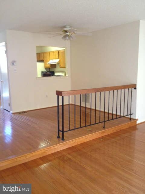 13942 Gunners Place, Centreville, VA 20121 - photo 5