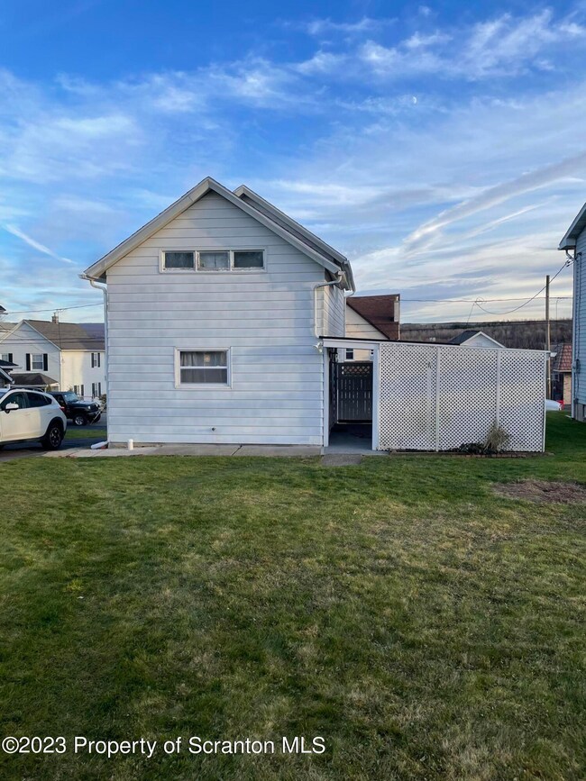 967 Carmalt St, Scranton, PA 18519 - photo 3