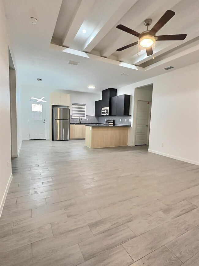 3912 Ventura Ave unit 3, McAllen, TX 78504 - photo 2