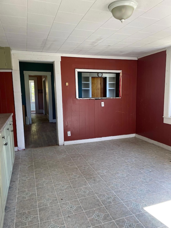 33 Pleasant St, Calais, ME 04619 - photo 5