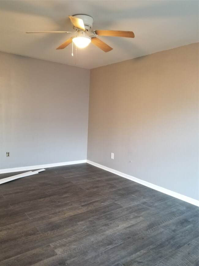 115 Commerce St unit 11, Magnolia, TX 77355 - photo 3