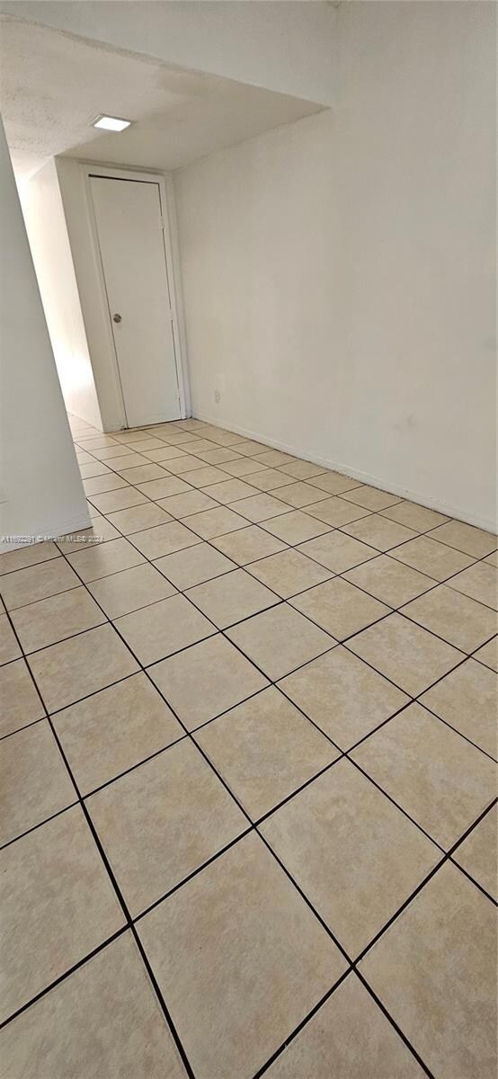 502 Phippen Waiters Rd unit 4, Dania, FL 33004 - photo 4