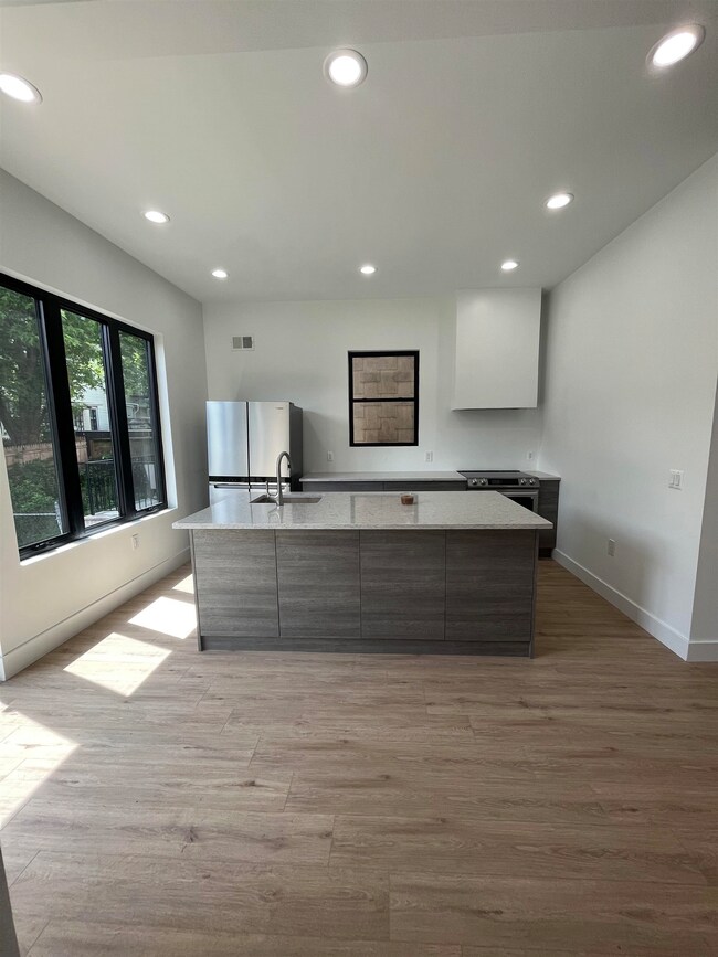 217 Oak St, Weehawken, NJ 07086 - photo 2