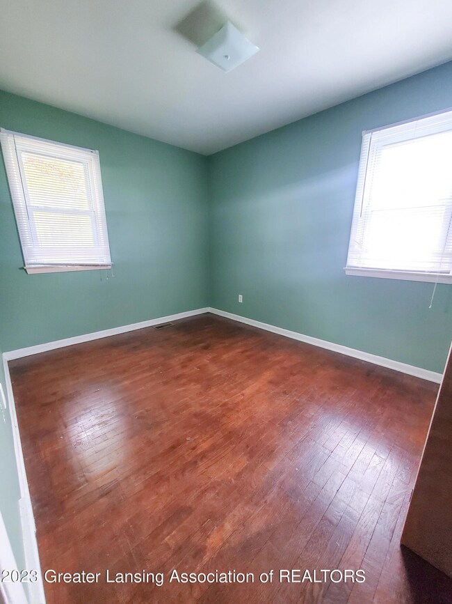 5143 Bogart St, Lansing, MI 48911 - photo 3