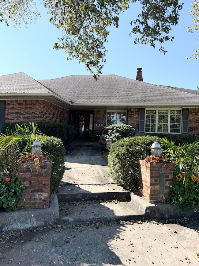 110 E Highlander St, Marshall, MO 65340 - photo 2