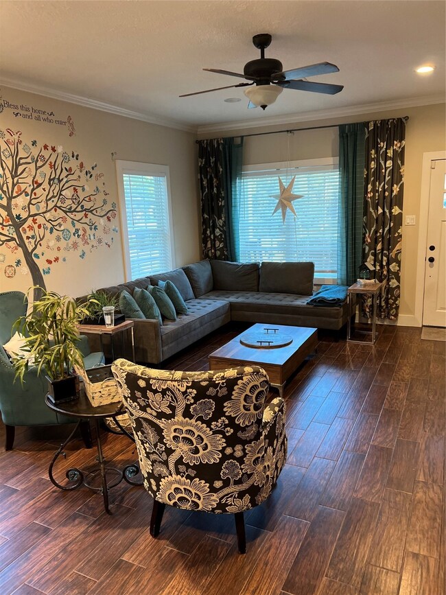 506 Clarence St, Tomball, TX 77375 - photo 3