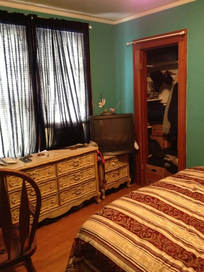 main bedroom 1<|><|>