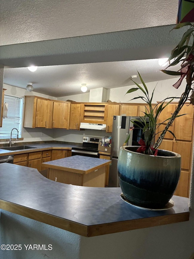 605 Dean Ave, Granger, WA 98932 - photo 5