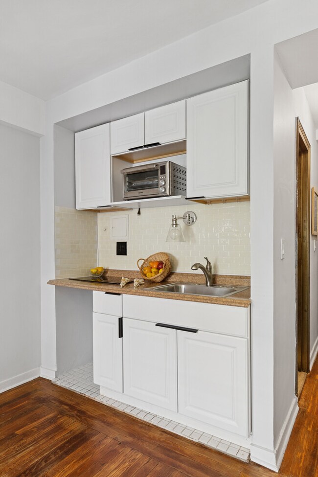 Woodstock Tower unit 602, New York, NY 10017 - photo 4