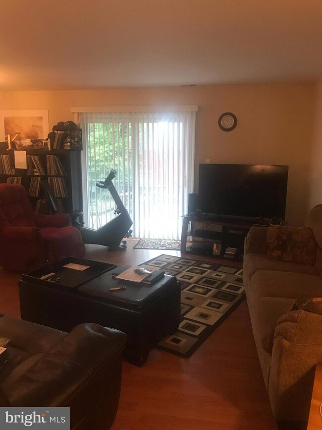 2170 Monaghan Dr, Herndon, VA 20170 - photo 4