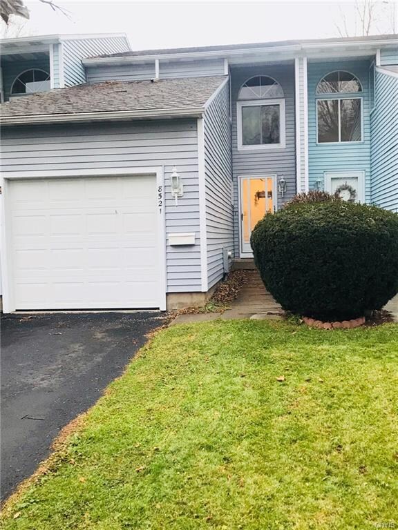 1 Car garage and deep driveway makes for easy park