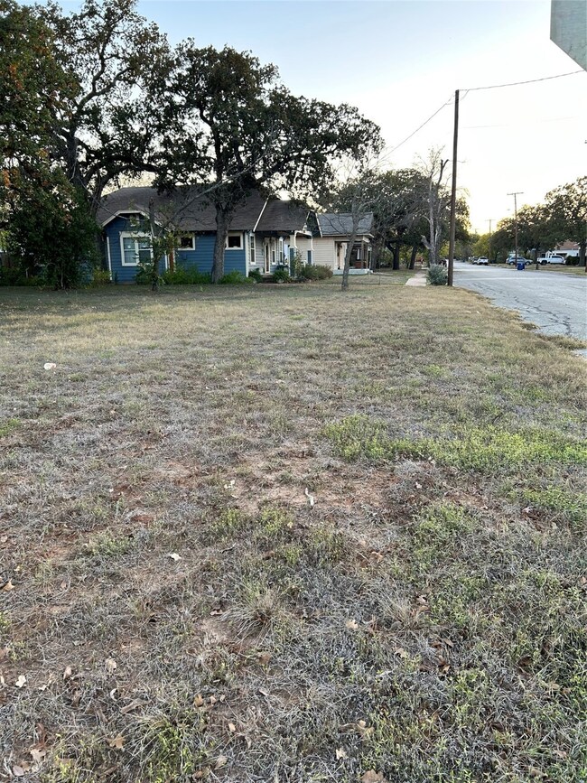 1101 3rd St, Brownwood, TX 76801 - photo 5