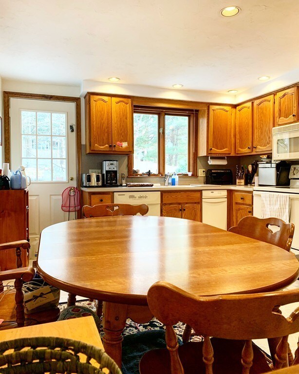 85 Sherbourne Place, Waltham, MA 02451 - photo 3