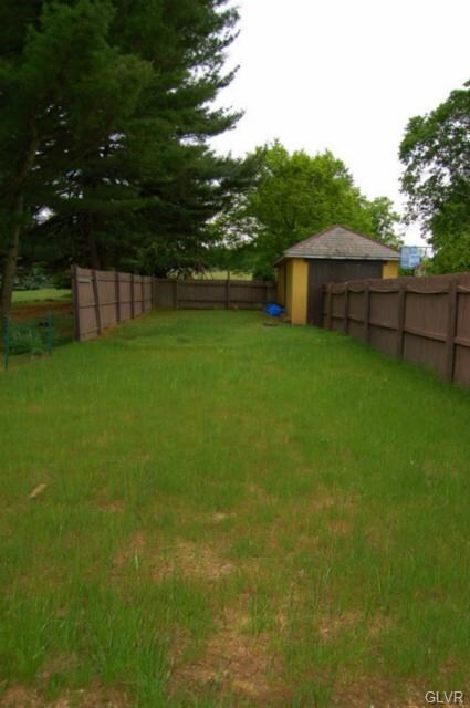 569 Monocacy Dr, Bath, PA 18014 - photo 4