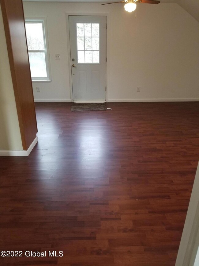 629 Hoosick Rd unit 2, Troy, NY 12180 - photo 3