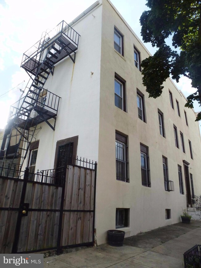1541 N Caroline St, Baltimore, MD 21213 - photo 2