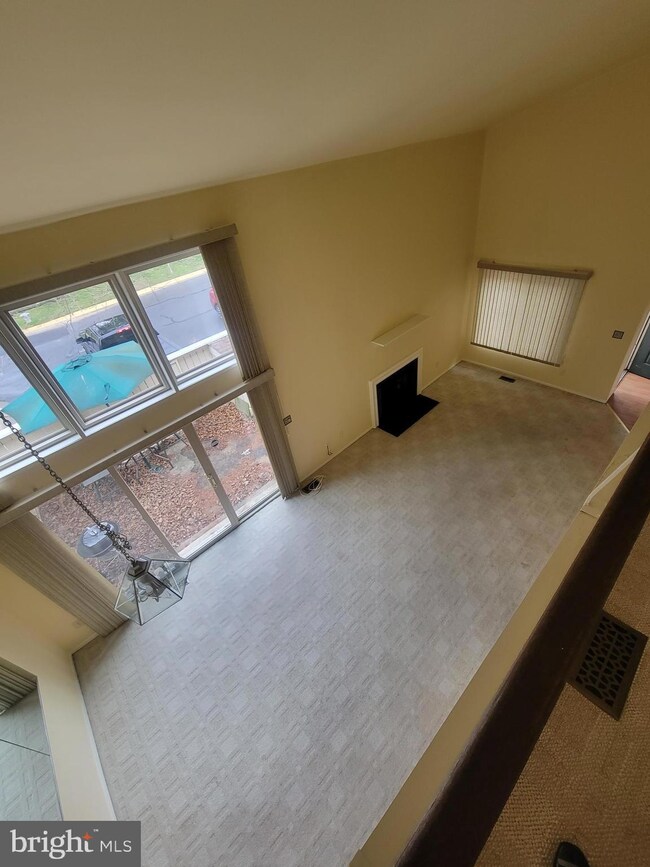 9412 Gentle Cir, Montgomery Village, MD 20886 - photo 3