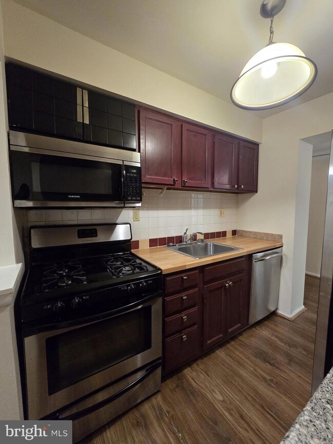 1809 Snow Meadow Ln unit T1, Baltimore, MD 21209 - photo 3