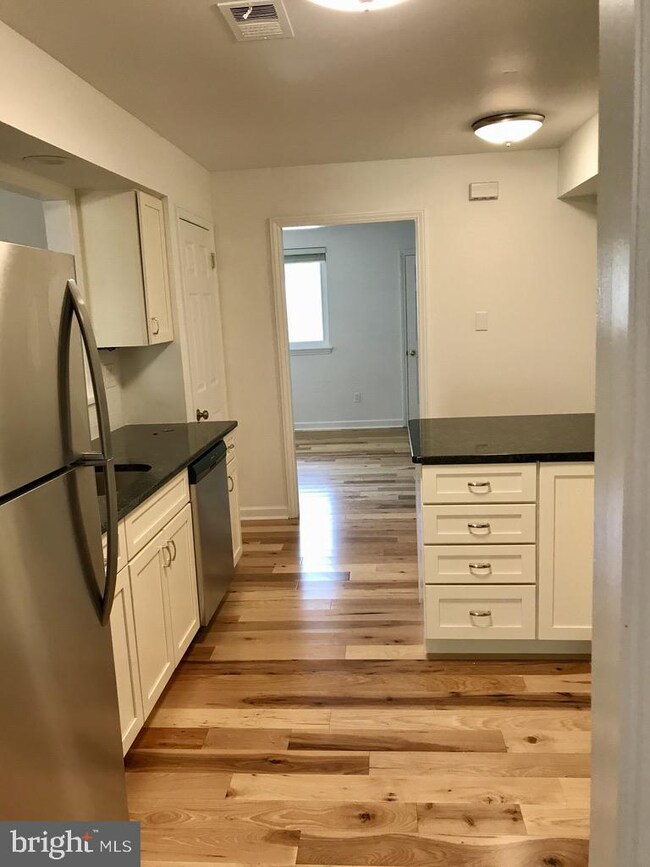 69 Oak Knoll Dr unit I69, Berwyn, PA 19312 - photo 6