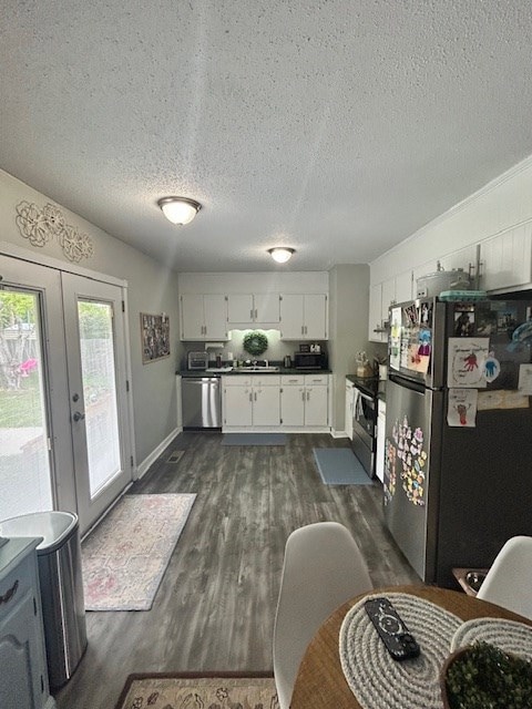 Kitchen and Breakfast Area