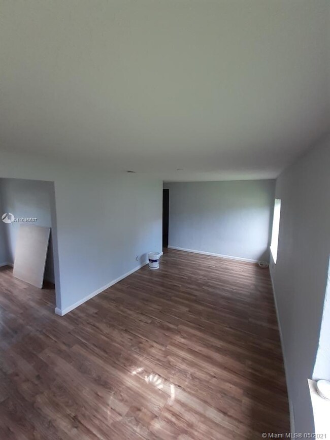 731 Phippen Waiters Rd unit n/a, Dania, FL 33004 - photo 4