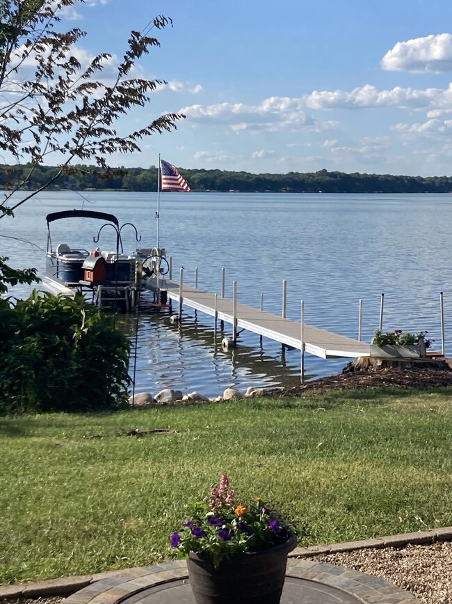 Dock is included.  Pontoon and Lift are Negotiable..jpg