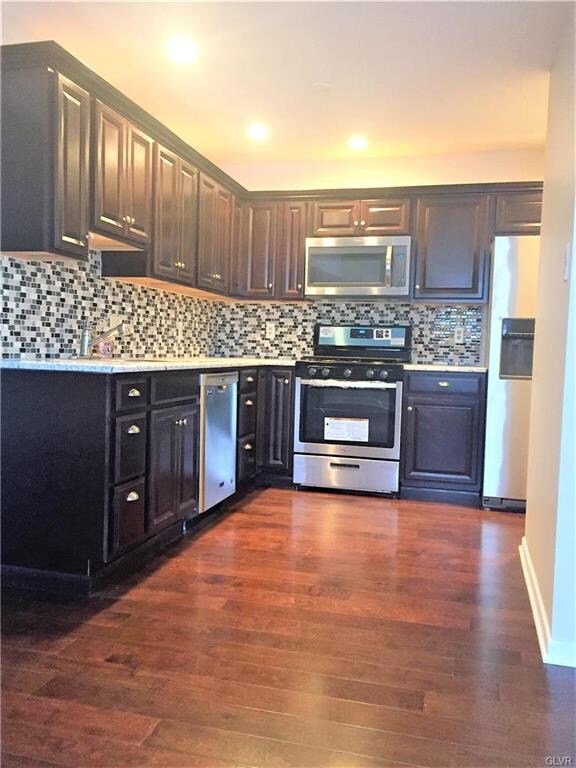 1549 Creekside Rd unit B32, Whitehall, PA 18052 - photo 4