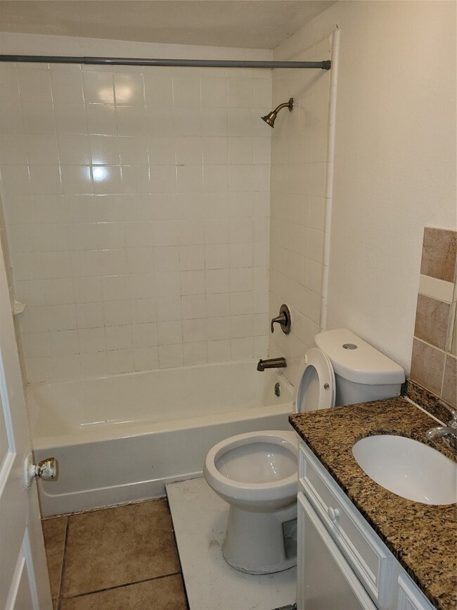 4410 Engleford St unit 4, Houston, TX 77026 - photo 6