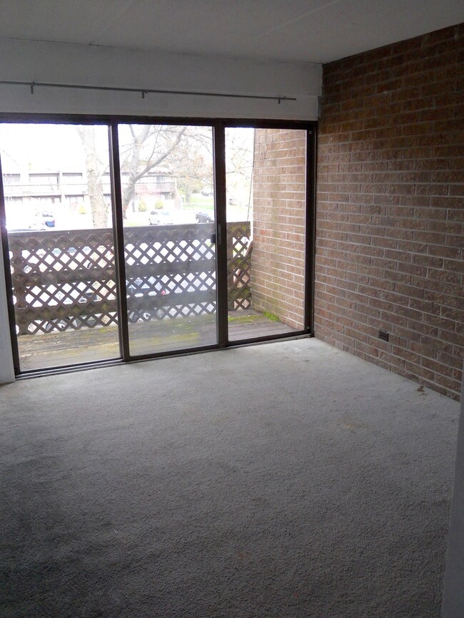 404 Kenneth Cir unit 104, Elgin, IL 60120 - photo 5