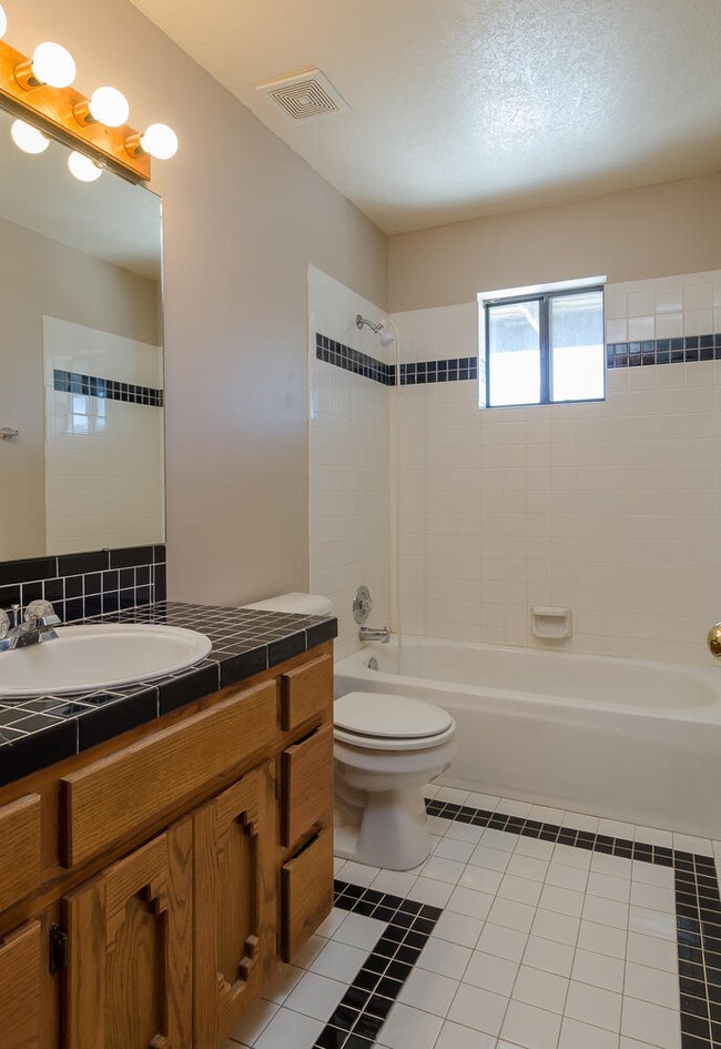 14 Mulberry Loop Cedar Crest-large-026-D