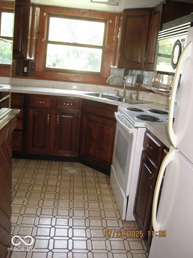 2100 E 38th St, Anderson, IN 46013 - photo 7