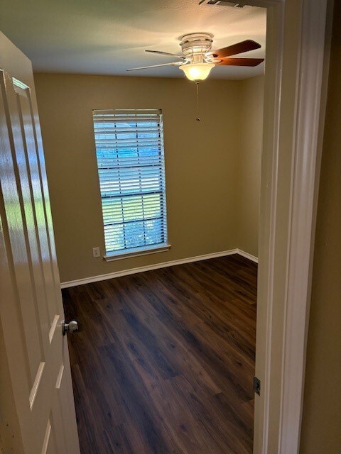 2805 Dove Tree Dr, Alvin, TX 77511 - photo 5