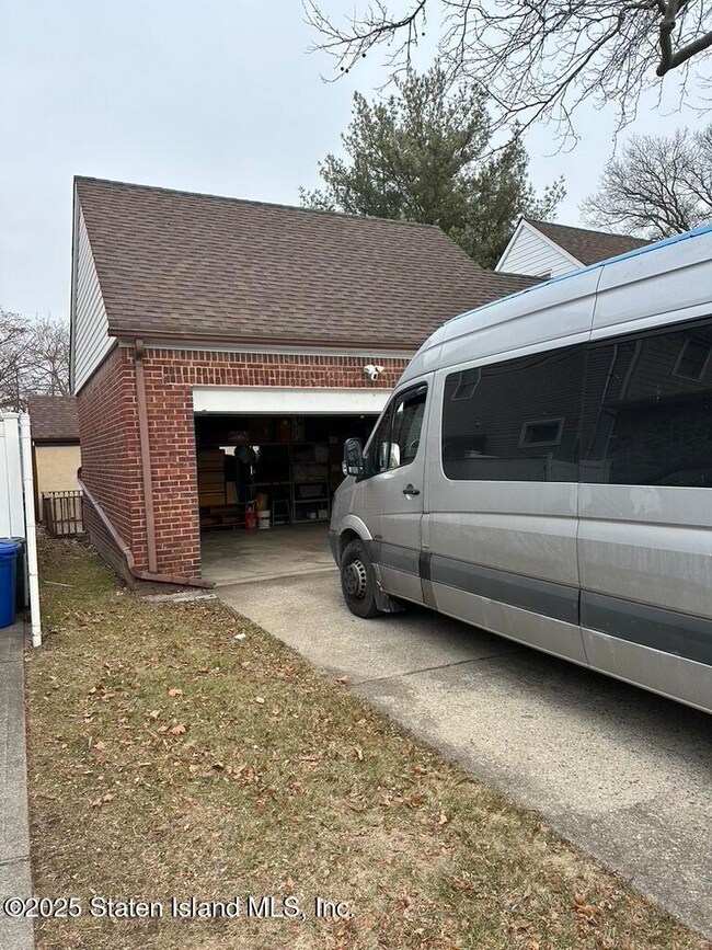 245 Clawson St, Staten Island, NY 10306 - photo 4