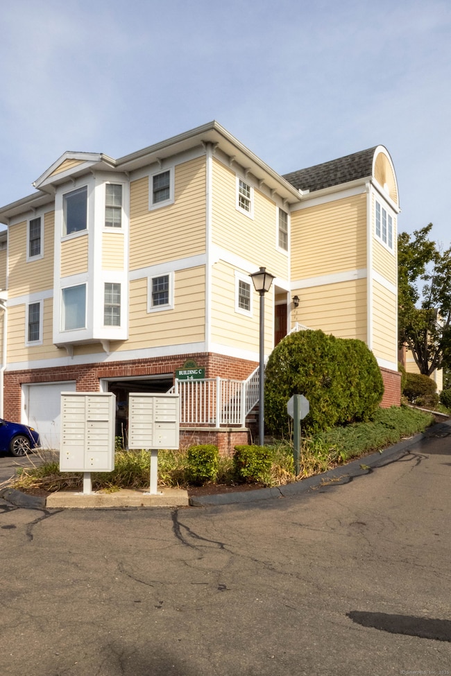 11 Saint John St unit C2, North Haven, CT 06473 - photo 3