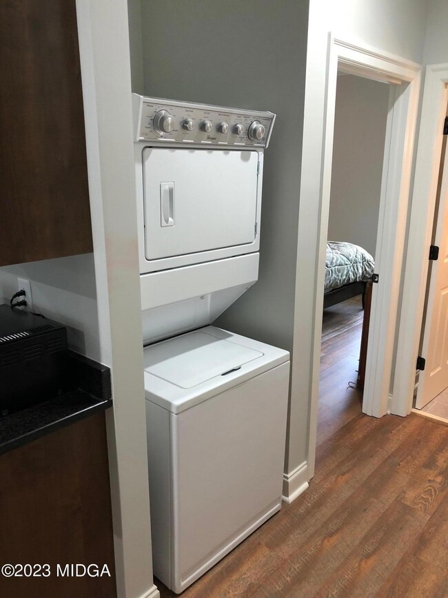 1107 Oglethorpe St unit A, Macon, GA 31201 - photo 4