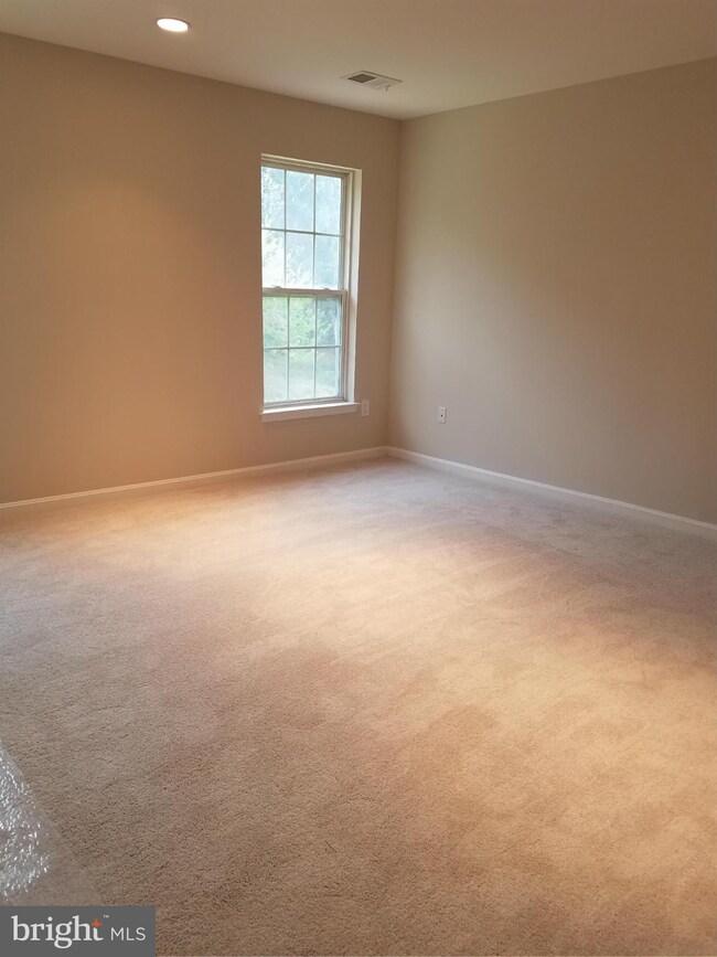 12204 Emerald Way, Germantown, MD 20876 - photo 6