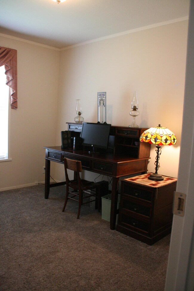 4716 Wooddale Dr, Davenport, IA 52806 - photo 7