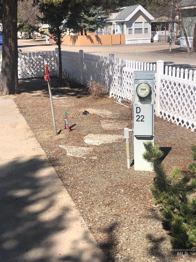 514 D22 N Sawyer St, Cascade, ID 83611 - photo 5