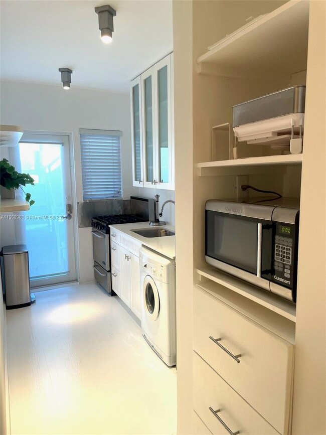 1616 Euclid Ave unit 14, Miami Beach, FL 33139 - photo 6