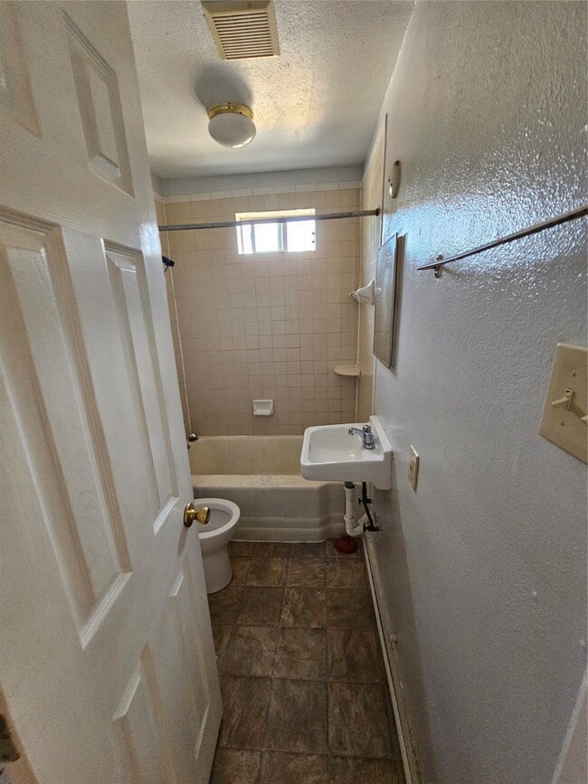 207 Moody St unit 2, Houston, TX 77009 - photo 5