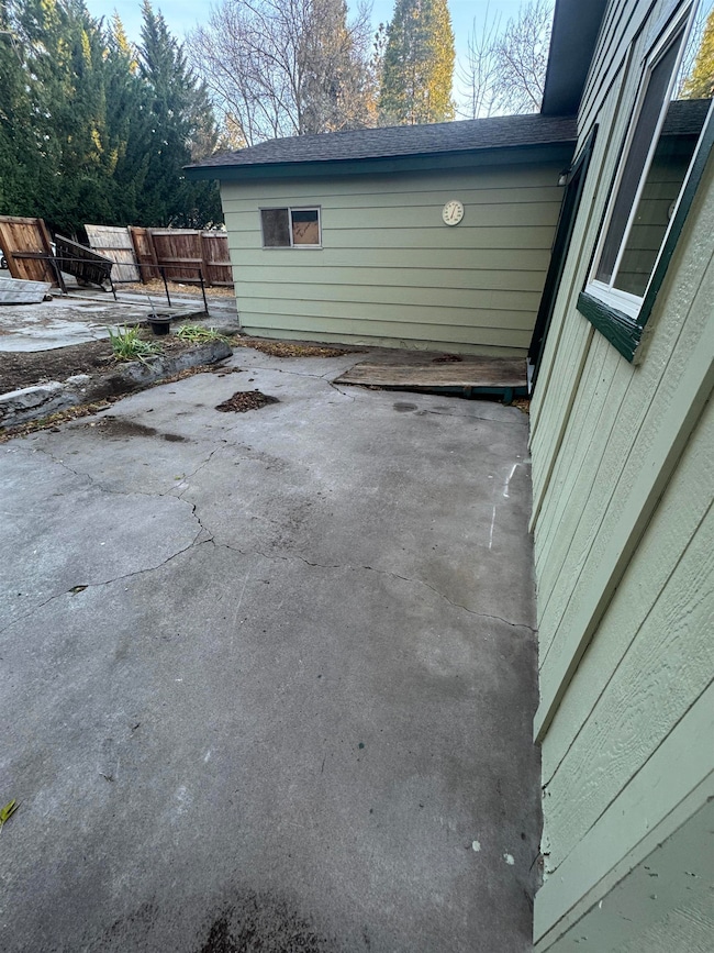 19142 Maple Ave, Weed, CA 96094 - photo 5