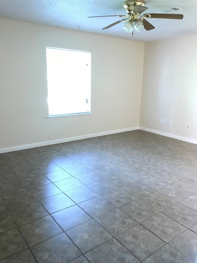 11718 Timbercrest Dr, Tomball, TX 77375 - photo 6