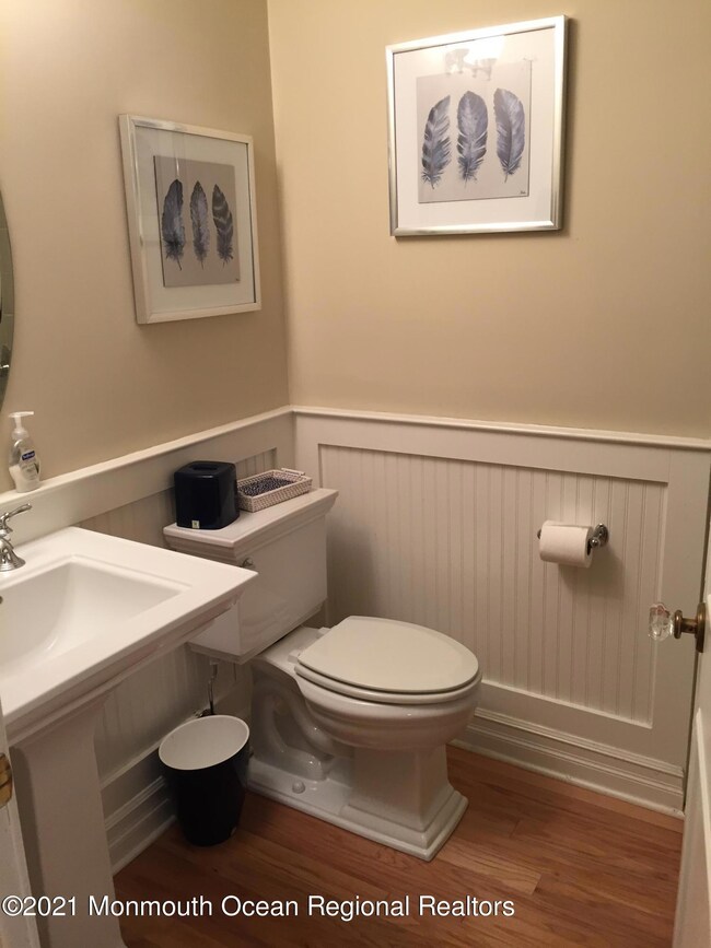 1ST FLOOR BATH