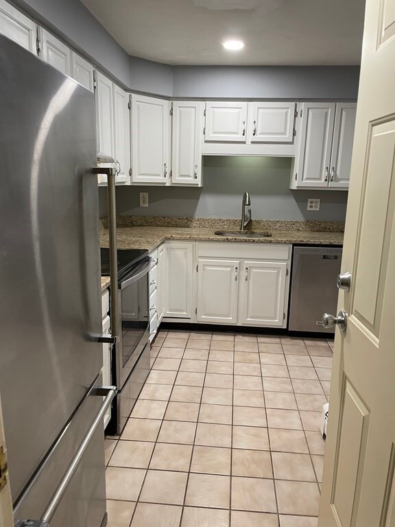 Canterbury Crossing unit C304, Holbrook, MA 02343 - photo 5