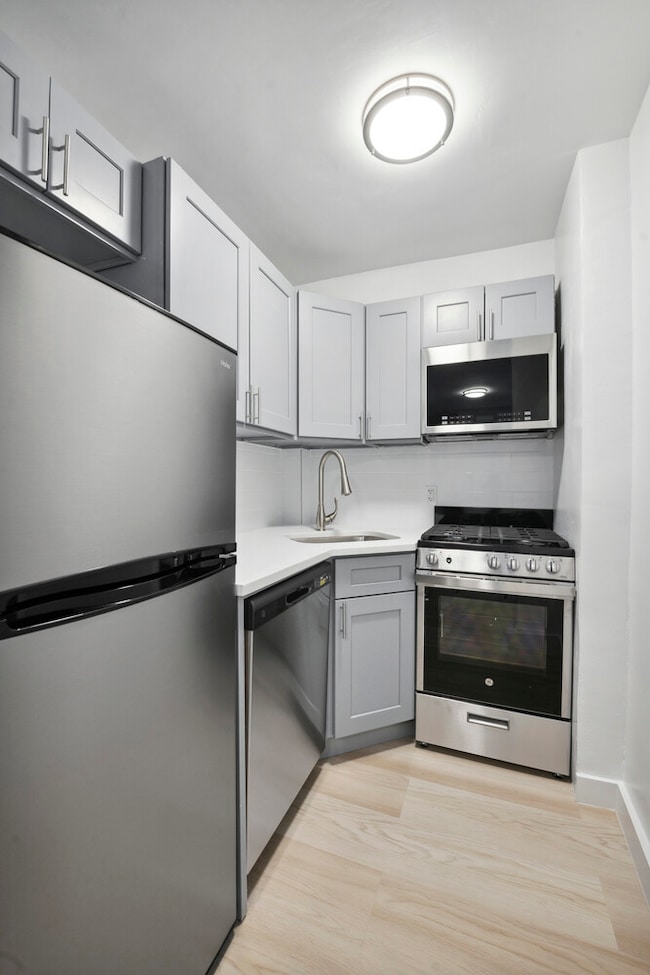 The Continental Condominium unit 6J, New York, NY 10017 - photo 3