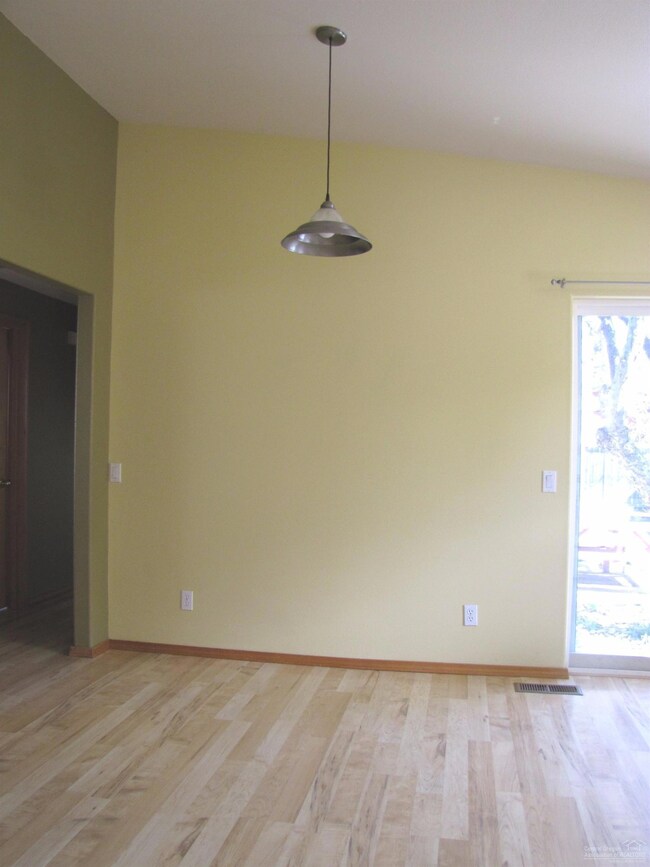 1010 NW Union St, Bend, OR 97701 - photo 6
