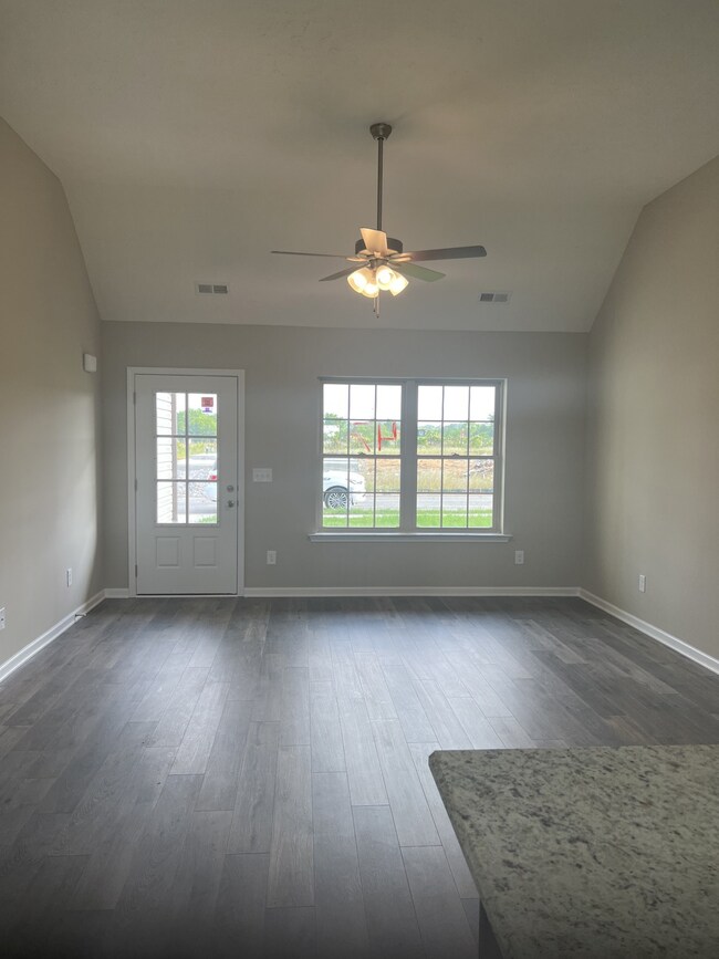 213 Meadow Dr, Shelbyville, TN 37160 - photo 7