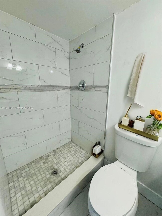 19644 Bobolink Dr, Hialeah, FL 33015 - photo 7