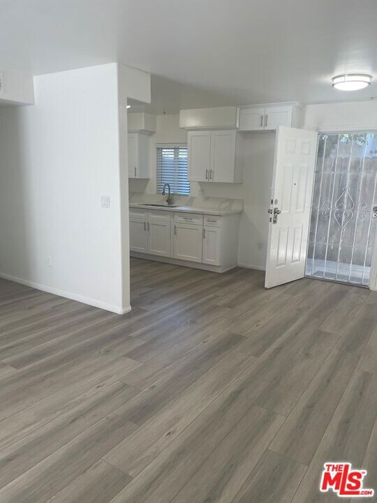 14206 Gilmore St unit 1/2, Van Nuys, CA 91401 - photo 5